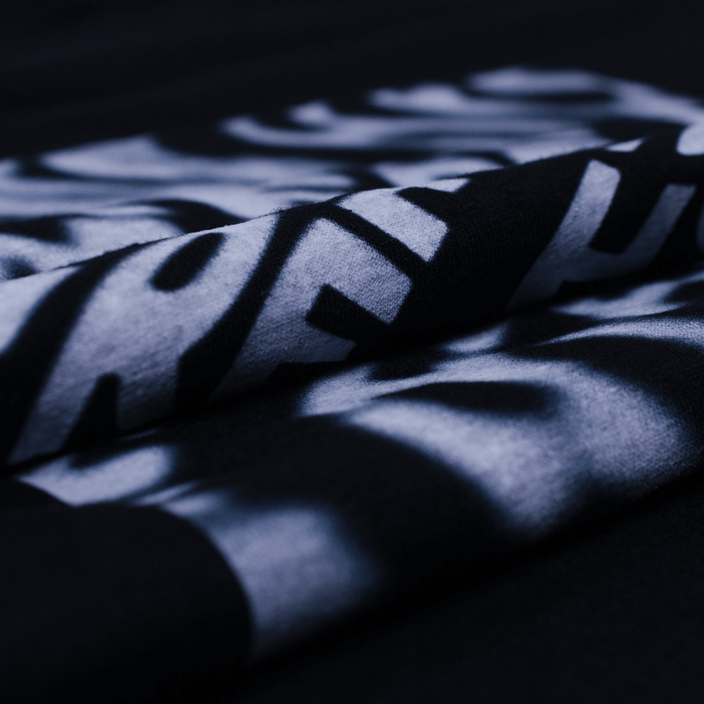 Svedtransporterende T-shirt - "Wobble"